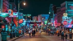 7 FUN Things to do in Gainesville FL at Night