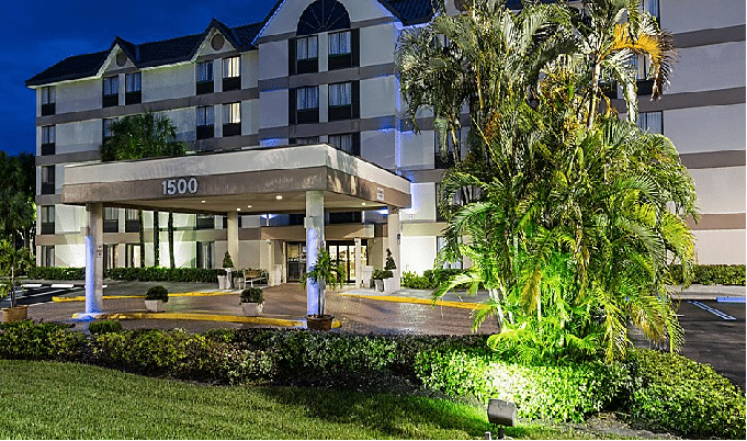 Holiday Inn Express and Suites Fort Lauderdale Executive Airport