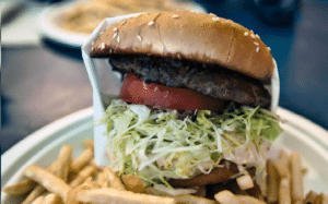 Biggest Burgers in California to Eat [Top 17 Restaurants]