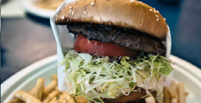 14 Biggest Burgers in California to Eat [BEST Hamburgers]
